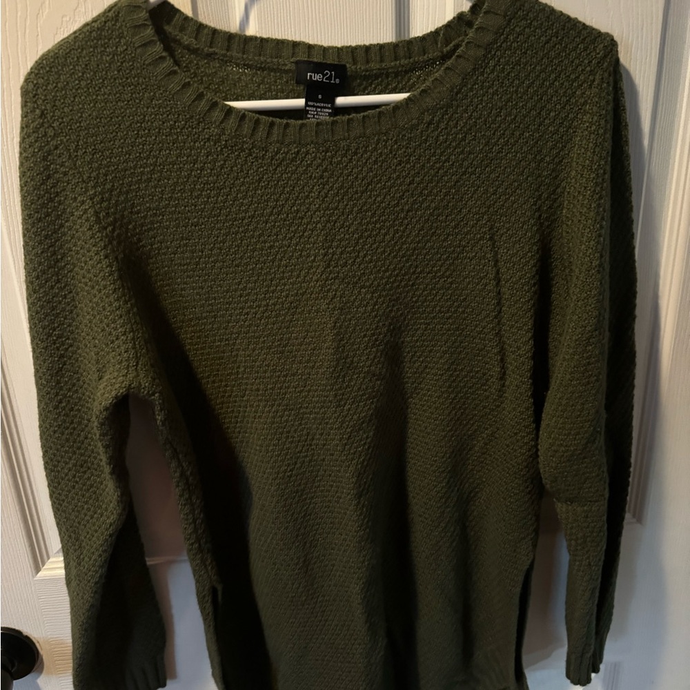 #20 Women’s Rue21 green sweater size small